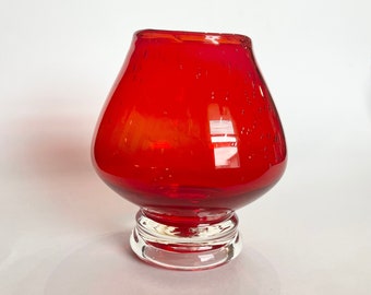 Red hand-blown glass footed art glass vase | Vintage | ODISP