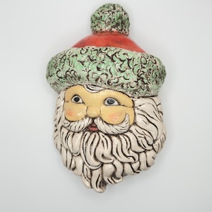 Vintage handmålad kritor (gips) väggbonad med julgranskulor, 1970-talet