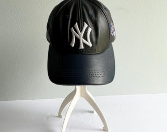 Vintage New York Yankees Genuine Leather Strapback Hat – 1990s