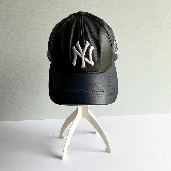 Vintage New York Yankees Genuine Leather Strapback Hat – 1990s