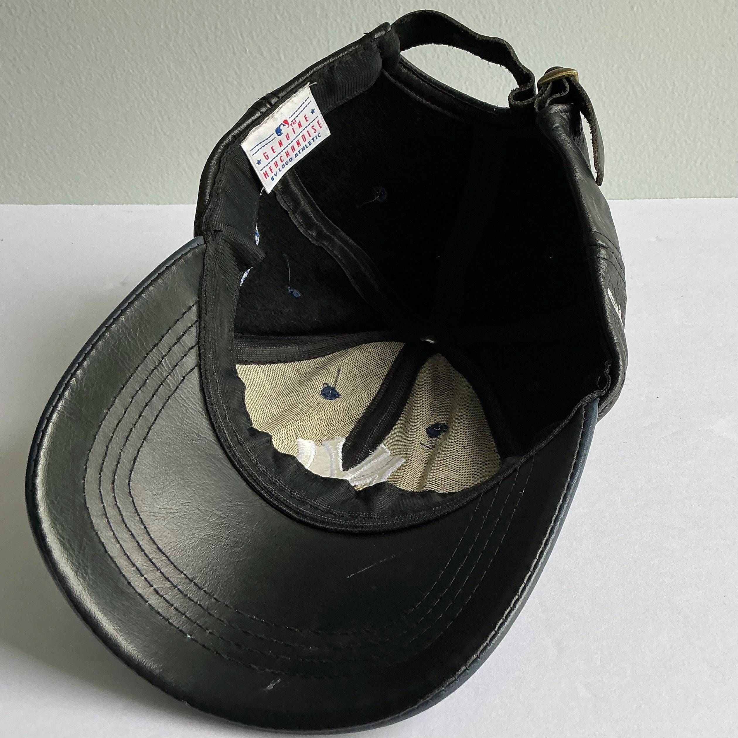Vintage New York Yankees Genuine Leather Strapback Hat – 1990s