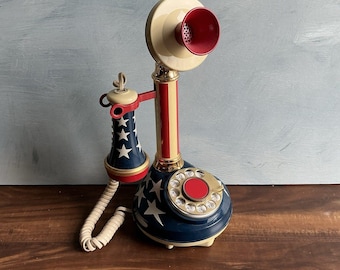 ヴィンテージ品、動作確認済み 1973年製「キャンドルスティック電話」愛国的な赤、白、青のデザイン | ダイヤル式