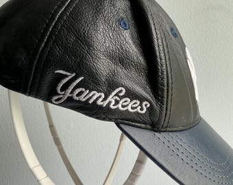 Vintage New York Yankees Genuine Leather Strapback Hat – 1990s