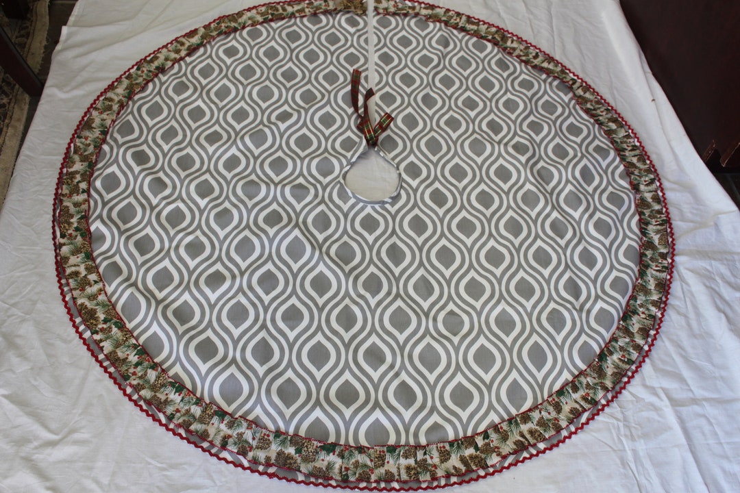 Christmas tree skirt tree skirt grey white with ribbon trim Etsy.de