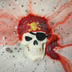 Bombe de bain pirate. Pirate Skull Bath Bomb. Thème Pirate. Cadeau pour le thème Pirate. Option Gemmes à l’intérieur. Idée cadeau mignonne. Cadeau pour Fils. Présent.