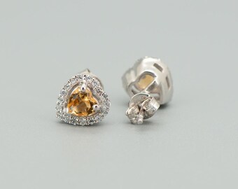 Boucles d'oreilles élégantes en argent sterling 925 en forme de cœur, ornées d'une citrine.