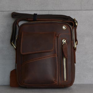 Sac à bandoulière pour homme en cuir de vachette pleine fleur fait main - Sac à bandoulière personnalisé, sac messager de voyage, cadeau de fête des pères