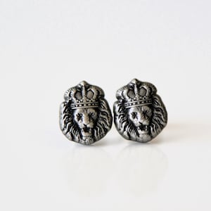 Pendientes de plata con forma de león del Rey León: joyas del reino animal, pendientes de león real, joyas llamativas, regalo para amantes de los animales, estilo unisex