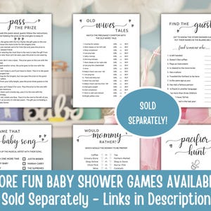 Może przedstawiać: Zestaw kart do gier na baby shower o r&oacute;żnych motywach, w tym "Przekaż nagrodę", "Opowieści starych żon" i "Znajdź gościa". Karty są białe z czarnym tekstem i ozdobnymi sercami. Tekst "Sprzedawane osobno" znajduje się w niebieskim okręgu.