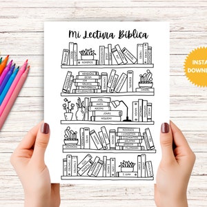 May include: A black and white printable coloring page featuring a bookshelf with the titles of books from the Bible in Spanish. The text at the top of the page reads "Mi Lectura B&iacute;blica".