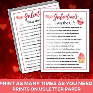 Puede incluir: Cartas de juego imprimibles para una fiesta del D&iacute;a de la Galent&iacute;n. Las cartas presentan una copa de c&oacute;ctel rosa, un frasco de perfume rosa y una magdalena rosa. El texto en las cartas dice "Galentine's Pass the Gift".