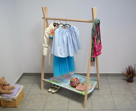 Cintres en Bois T1 pour Vêtements de Bébé, Présentoir Créatif