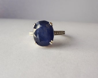 Anillo de plata de ley 925 hecho a mano con zafiro azul certificado