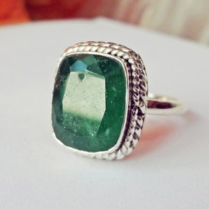 Emerald Gemstone Ring, Handmade 925 Sterling Silver Ring, May Birthstone Ring, Oval Emerald Designer Ring, Gift for her, Promise Ring