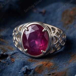 Anillo de sello de rubí crudo para hombre, banda de celosía de plata esterlina 925, anillo llamativo con acento de oro de dos tonos, regalo para él, joyería artesanal hecha a mano.