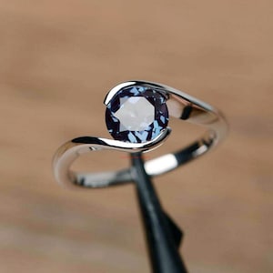 Alexandrite verlovingsring, gepersonaliseerde ring voor vrouwen kleur veranderende 5 karaat blauwe Alexandrite Solitaire verlovingsring voor vrouw