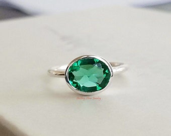 Handgemaakte ovale smaragdgroene ring – sterlingzilveren geboortesteen mei