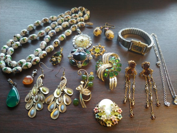 Vintage Jewelry Lot. Costume Jewelry Lot. Junk Jew