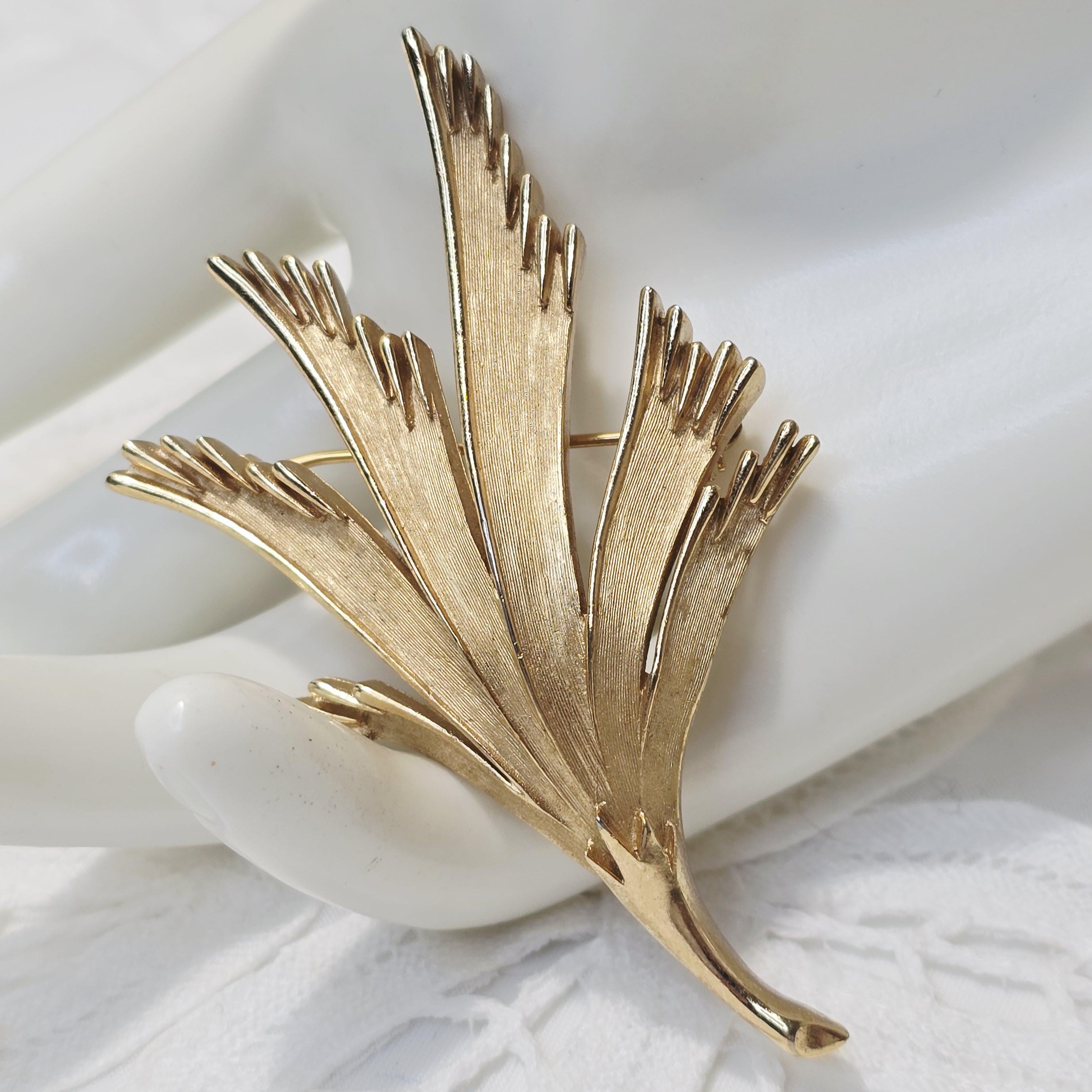 Broche Vintage Trifari Dorée - Lapin Dans Un Chapeau - Occasion