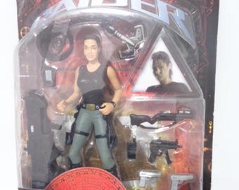 Tomb Raider Action Figure Lara Croft Tomb Raiding Gear Playmates Mint on Card