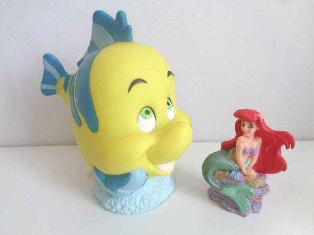 Lot De 2 Petits Poissons Jouets Anciens – Celluloïd Ou Plastique Vintage CLEA, 10 Cm