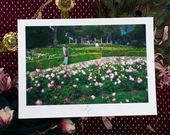 Tirage d'Art A3 (29.7/41cm) de "Dans un Jardin de Roses", limité à 30 exemplaires - Photographie par Psyche Ophiuchus