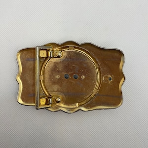Gold belt buckle with saddle