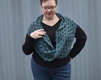 CROCHET PATTERN || Möbius Cowl, Reyelle Wrap || Sport Yarn, Easy stitching, Plus Size, Stitch Diagrams & Written; PDF