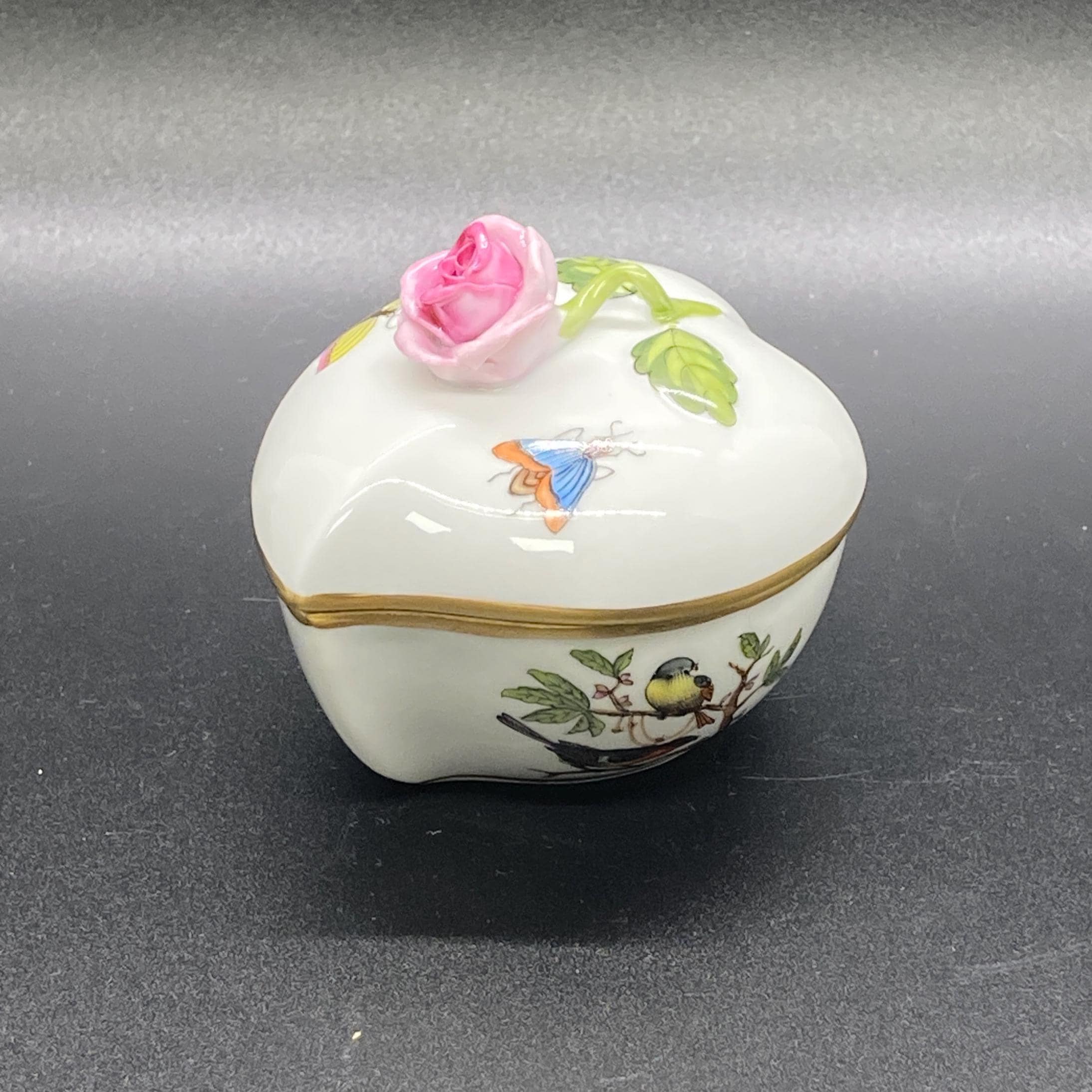 BOÎTE HEREND HONGRIE porcelaine peinte main décor papillons & fleurs