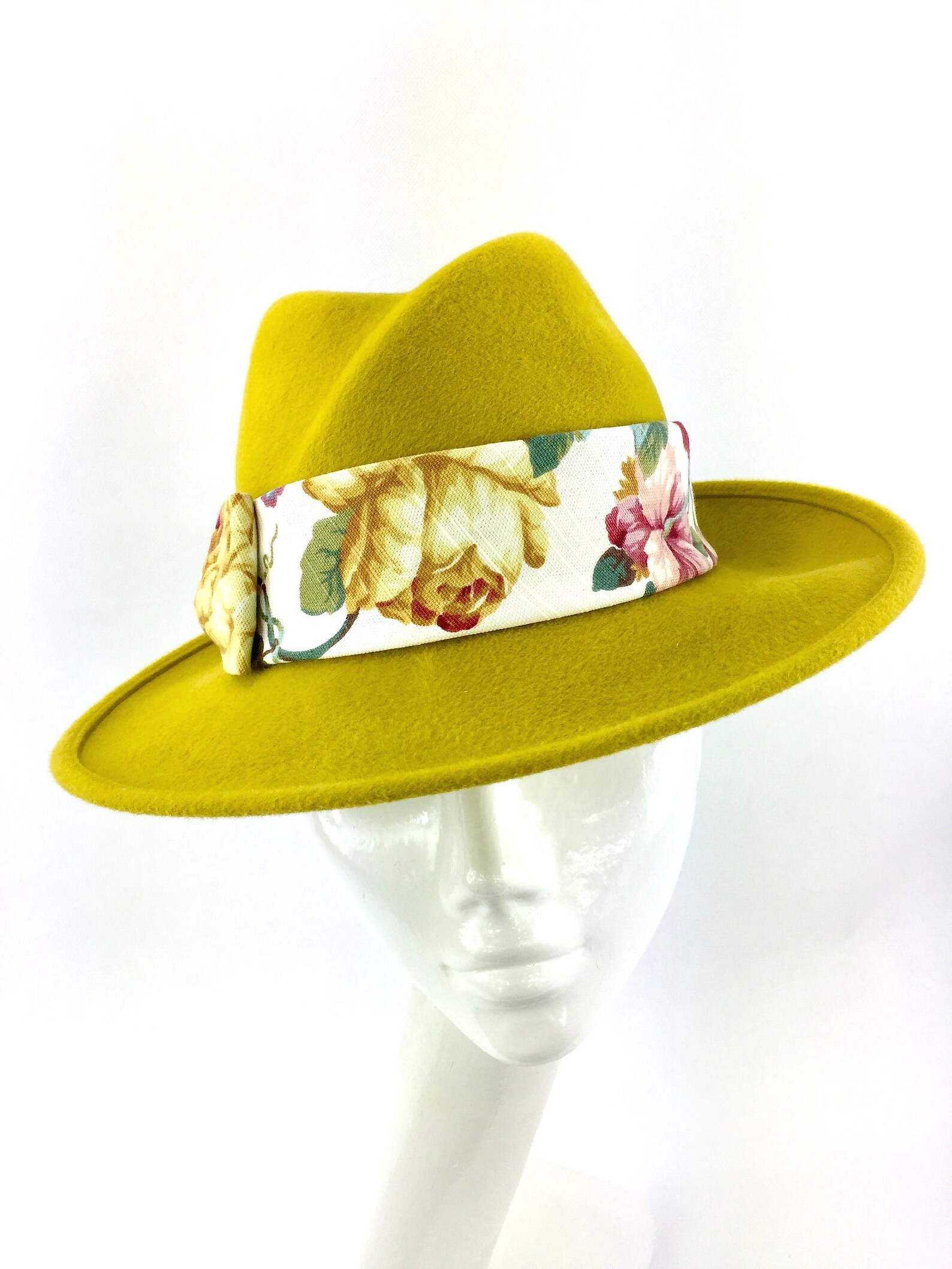 yellow hat for races
