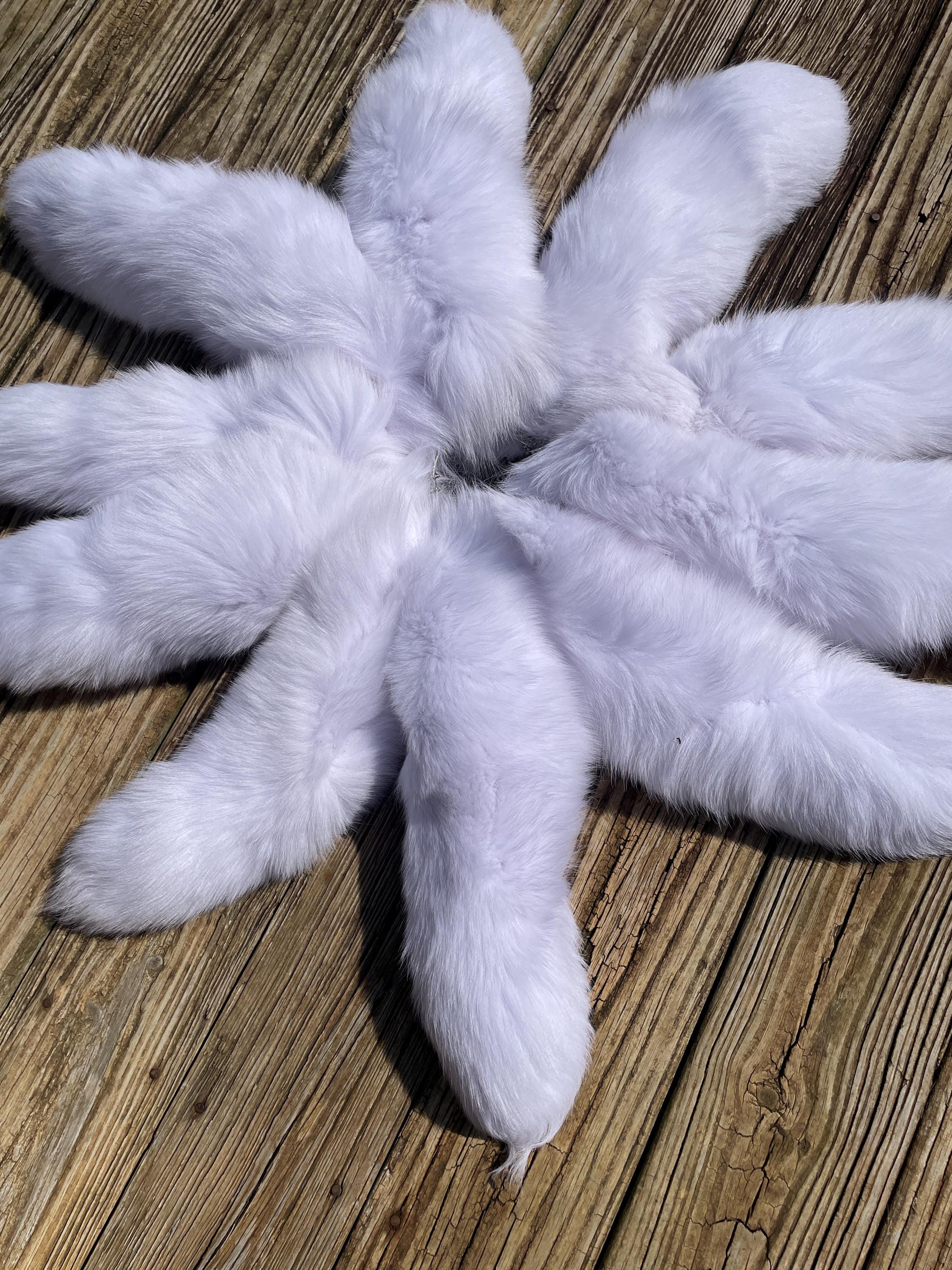 One ( 1 ) Beautiful, LARGE, Hybrid, WHITE FOX Tails, With Key