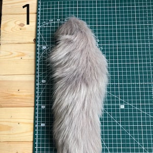 Grau gefärbter Polarfuchs Tail: Pelzbesatz stricken