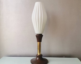 Super nice Mid Century table lamp with pleated glass shade, 1970s
