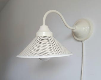 Vintage white metal wall lamp Pilastro style, 1980s
