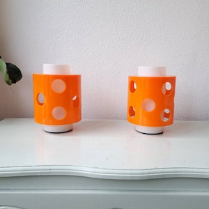 Conjunto de 2 hermosas lámparas de mesa de plástico de diseño Mid Century en color naranja, años 70
