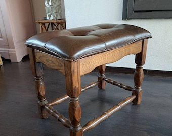 Schöner Holzhocker/Ottomane mit Lederpolsterung, 70er Jahre