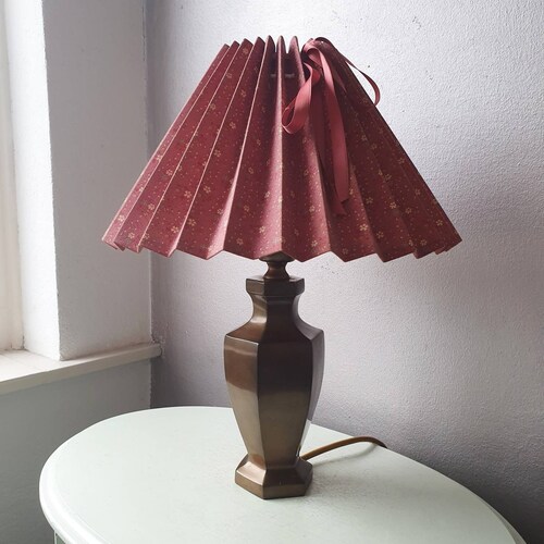 Vintage brass Table lamp with applique pleated hood, Years shops 70