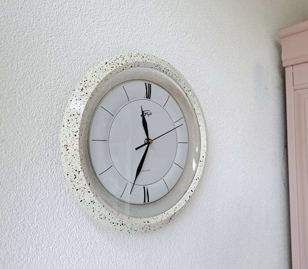 Horloge Murale En Verre Style Memphis Années 80 - Design Noir Et Blanc - 30x30 Cm - Mouvement Quartz