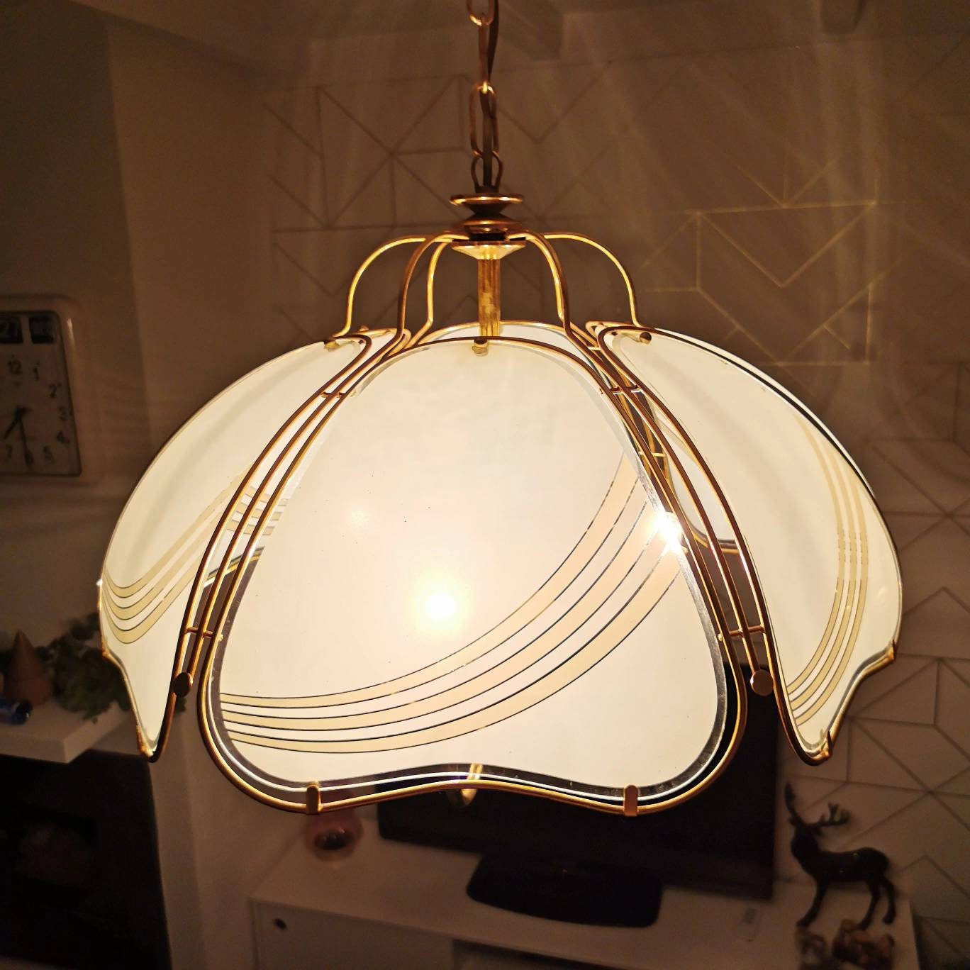 ヴィンテージ ペンダントライト　 Hollywood Regency Lamp Hollywood Regency Hanging Lamp with Iridescent Glass vintage