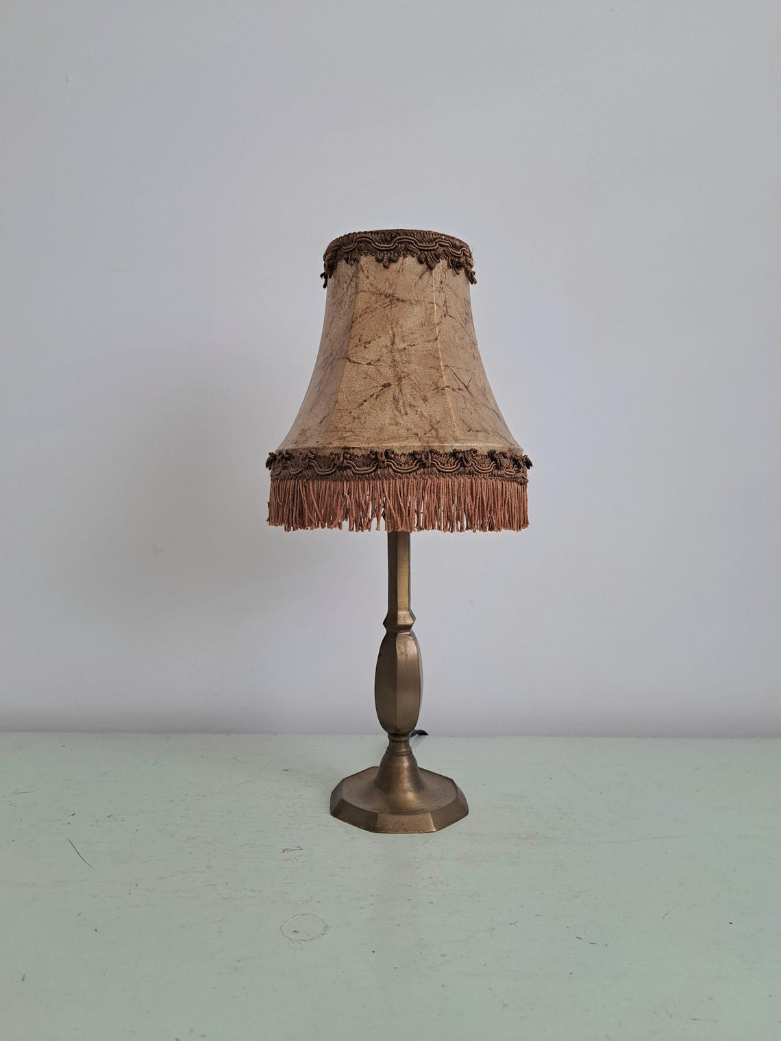 Mooie vintage tafellamp met kap met franje, jaren 70, foto 1 di 5