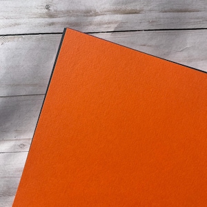 Pochette pour carnet de notes Travelers en papier cartonné texturé fait main Orange