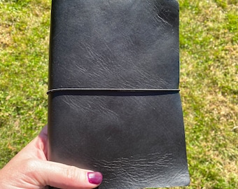 Schwarzer anpassbarer Leder Travelers Notebook Journal Cover