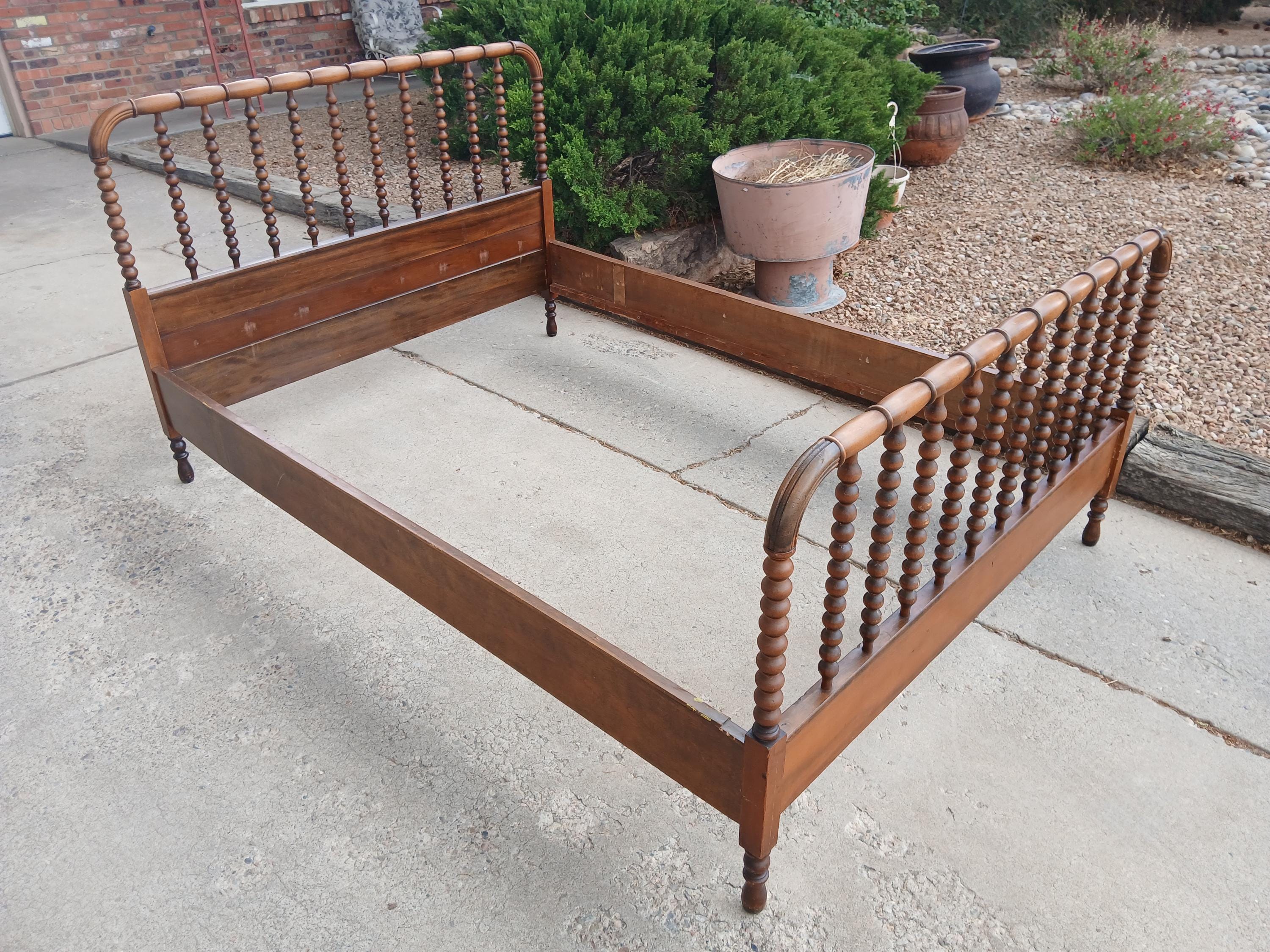 Cadre de lit double Jenny Lind antique en noyer avec bobine