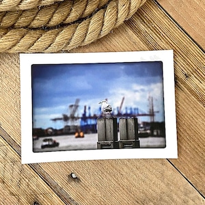 Postkarte Wartend in Hamburg