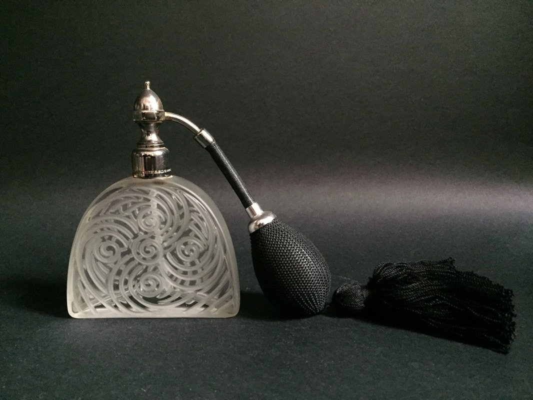 Boîte à Poudre Marcel Franck - Verre Noir - Dimensions 10,5 X 8 X 10 Cm - Neuf (défauts Mineurs)
