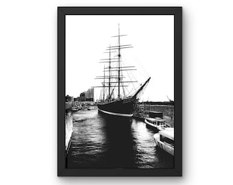 Printable - Hamburg - Ship Poster - Wall Art - Digital Download - Travel Print - Black and White Print - Hamburg Wall Art