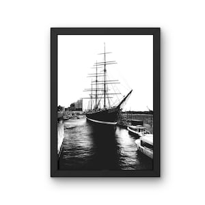 Printable - Hamburg - Ship Poster - Wall Art - Digital Download - Travel Print - Black and White Print - Hamburg Wall Art