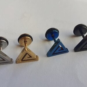 Pendiente triángulo acero hombre, mujer, perno prisionero, negro, oro, azul, plata, pendientes pequeños, joyería, España, regalo amigas, imagen 1