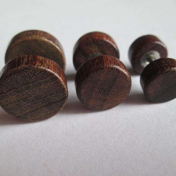 Orecchino piccolo legno, 6, 8, 10 mm., rotonda di legno marrone scuro, donna, uomo, unisex, anniversari, compleanni, Spagna, dono dell'uomo