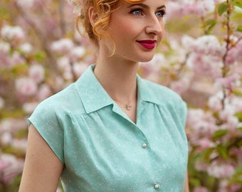 50er-Jahre Bluse Audrey mint Blüten